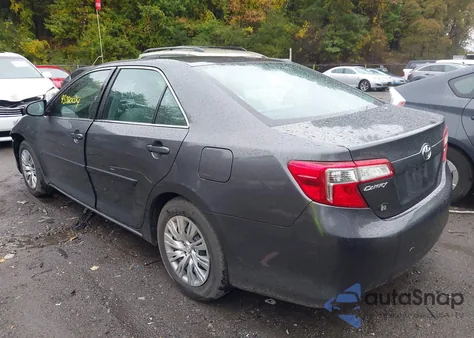 2014 Toyota Camry Le z USA, uszkodzony, nr VIN 4T1BF1FK5EU394015